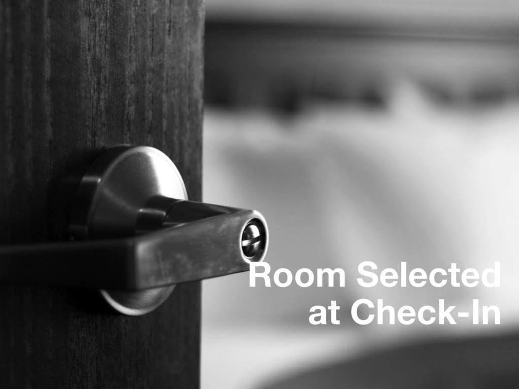 Hotel Reddoorz Dong Du